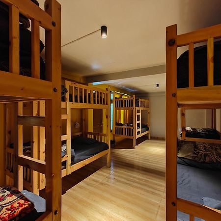 Whoopers Hostel Tosh Luaran gambar