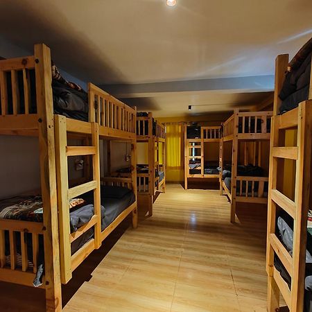 Whoopers Hostel Tosh Luaran gambar