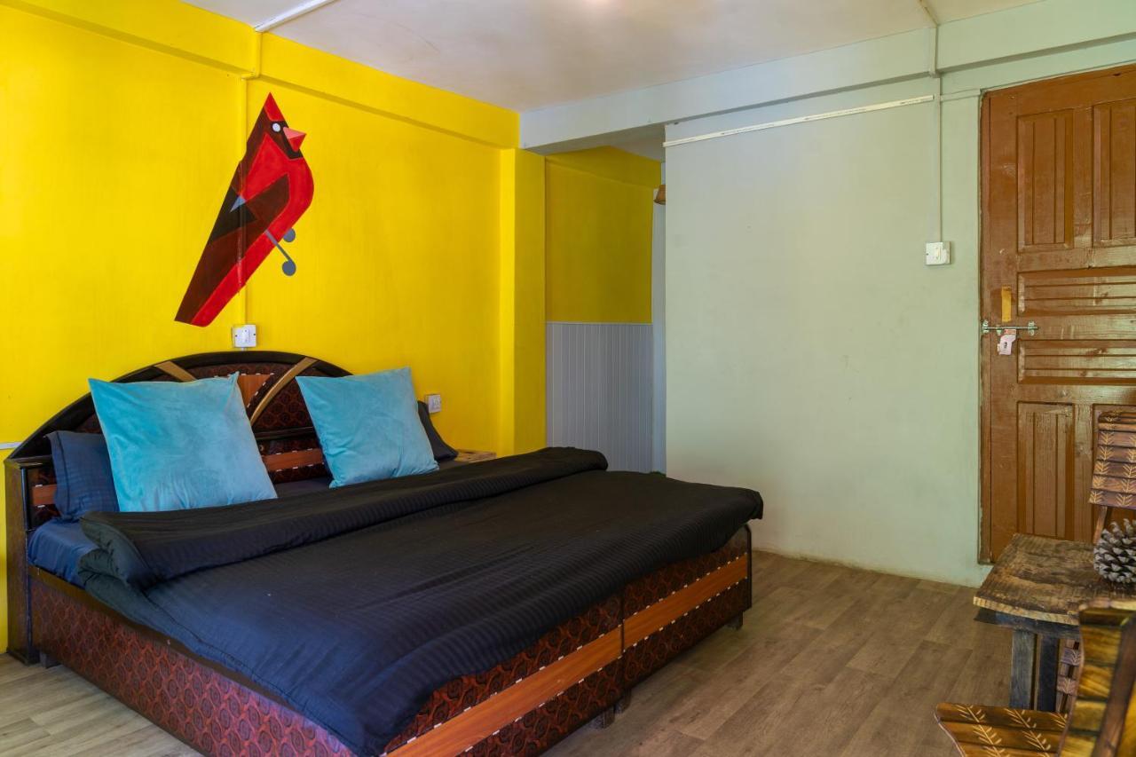 Whoopers Hostel Tosh Luaran gambar