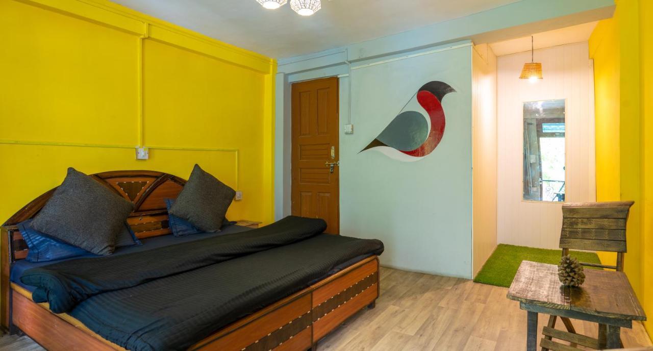 Whoopers Hostel Tosh Luaran gambar