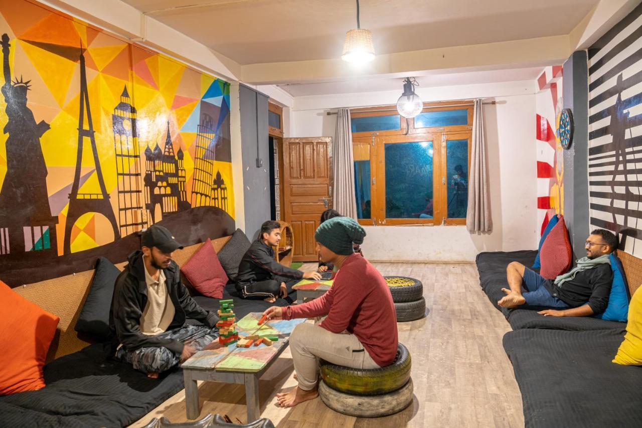 Whoopers Hostel Tosh Luaran gambar