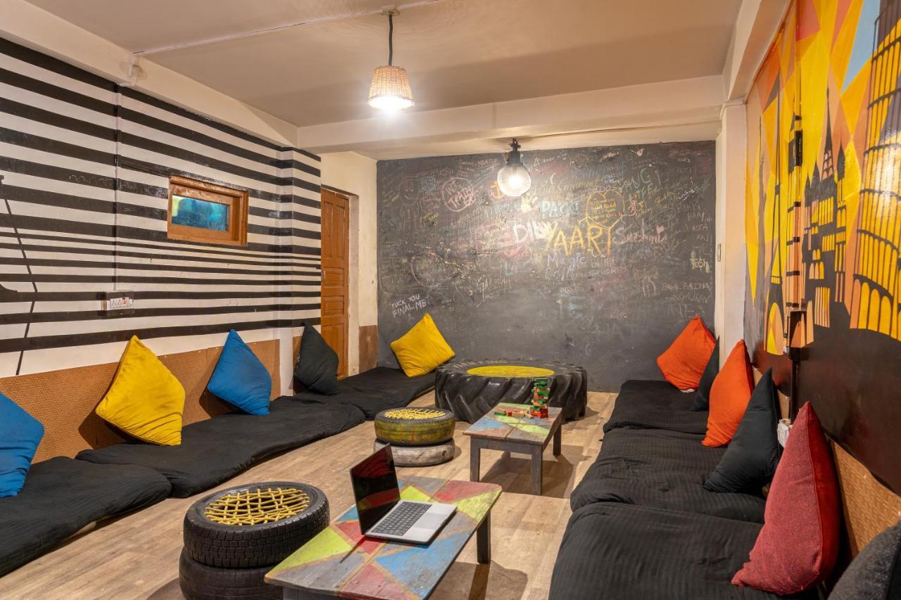 Whoopers Hostel Tosh Luaran gambar