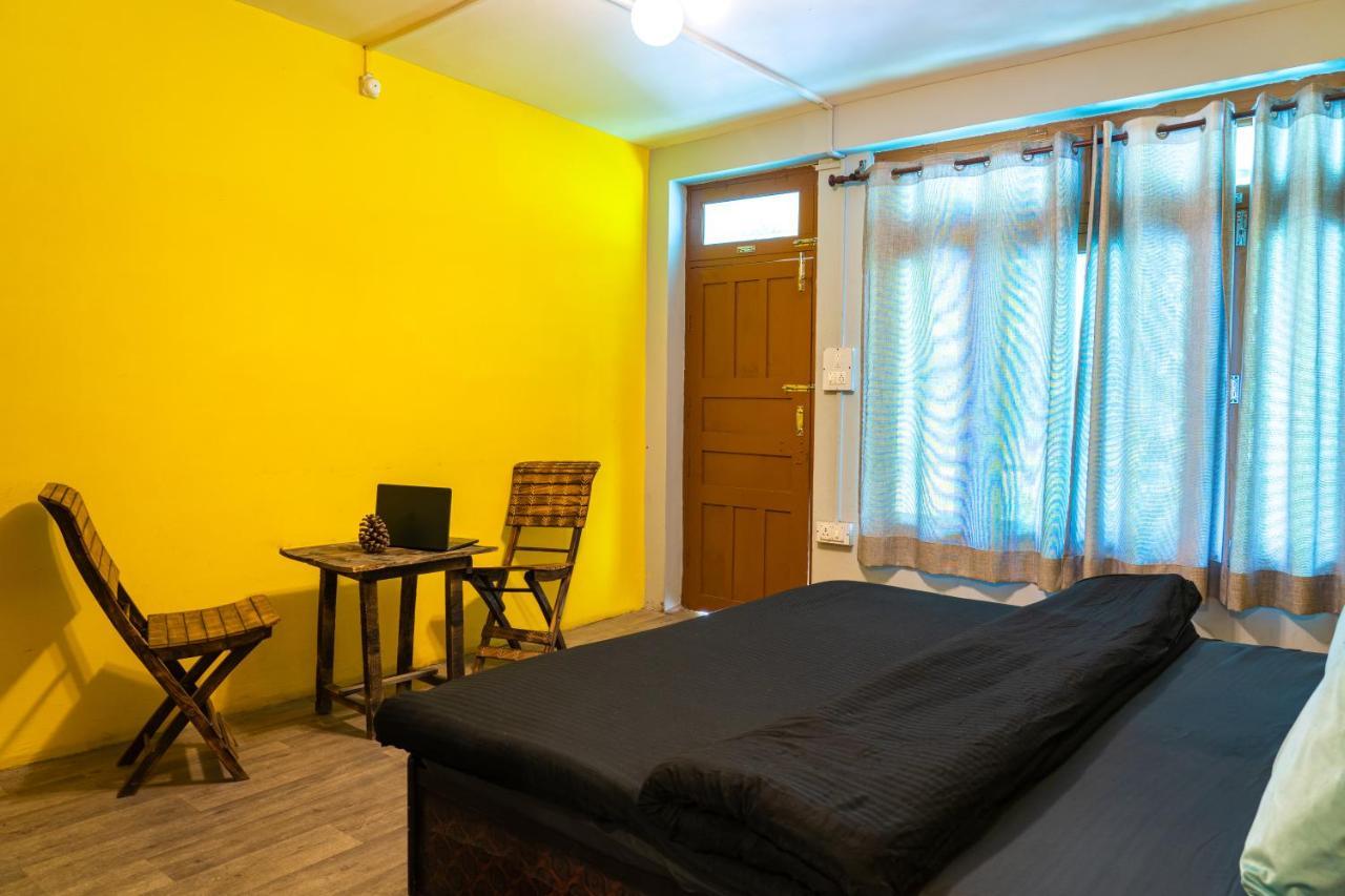Whoopers Hostel Tosh Luaran gambar