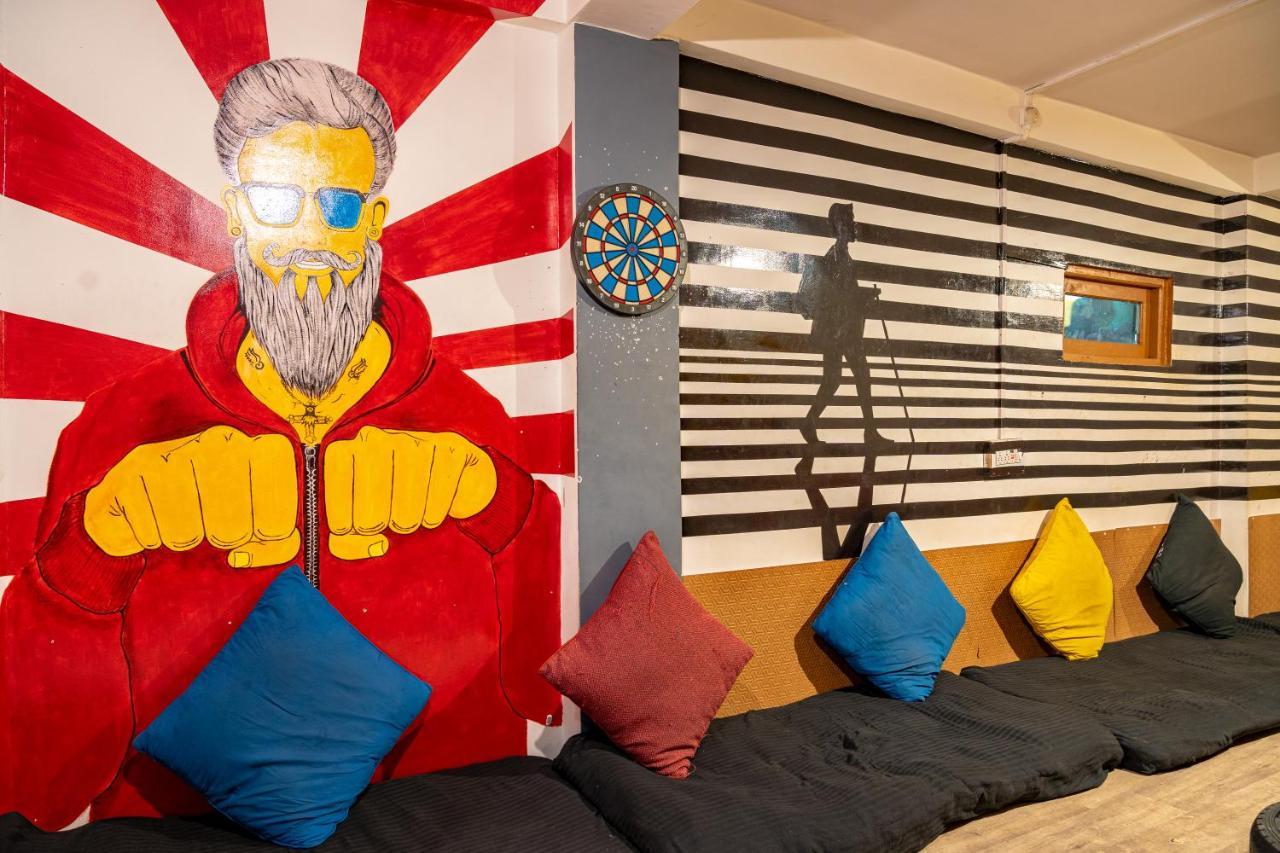 Whoopers Hostel Tosh Luaran gambar