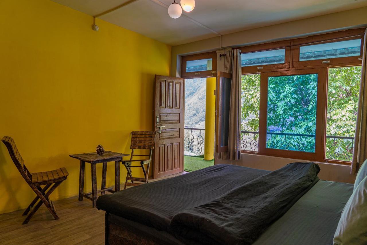 Whoopers Hostel Tosh Luaran gambar