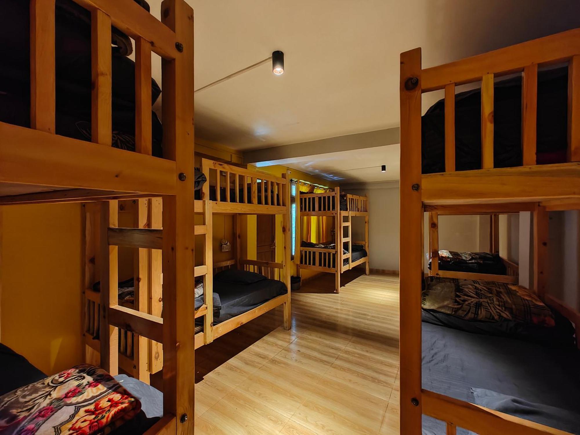 Whoopers Hostel Tosh Luaran gambar