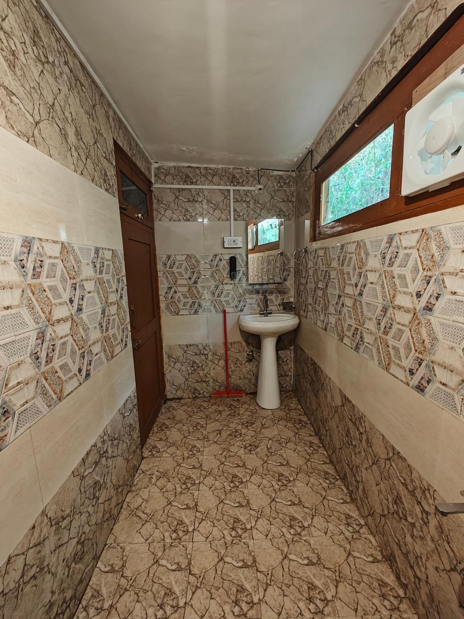 Whoopers Hostel Tosh Luaran gambar
