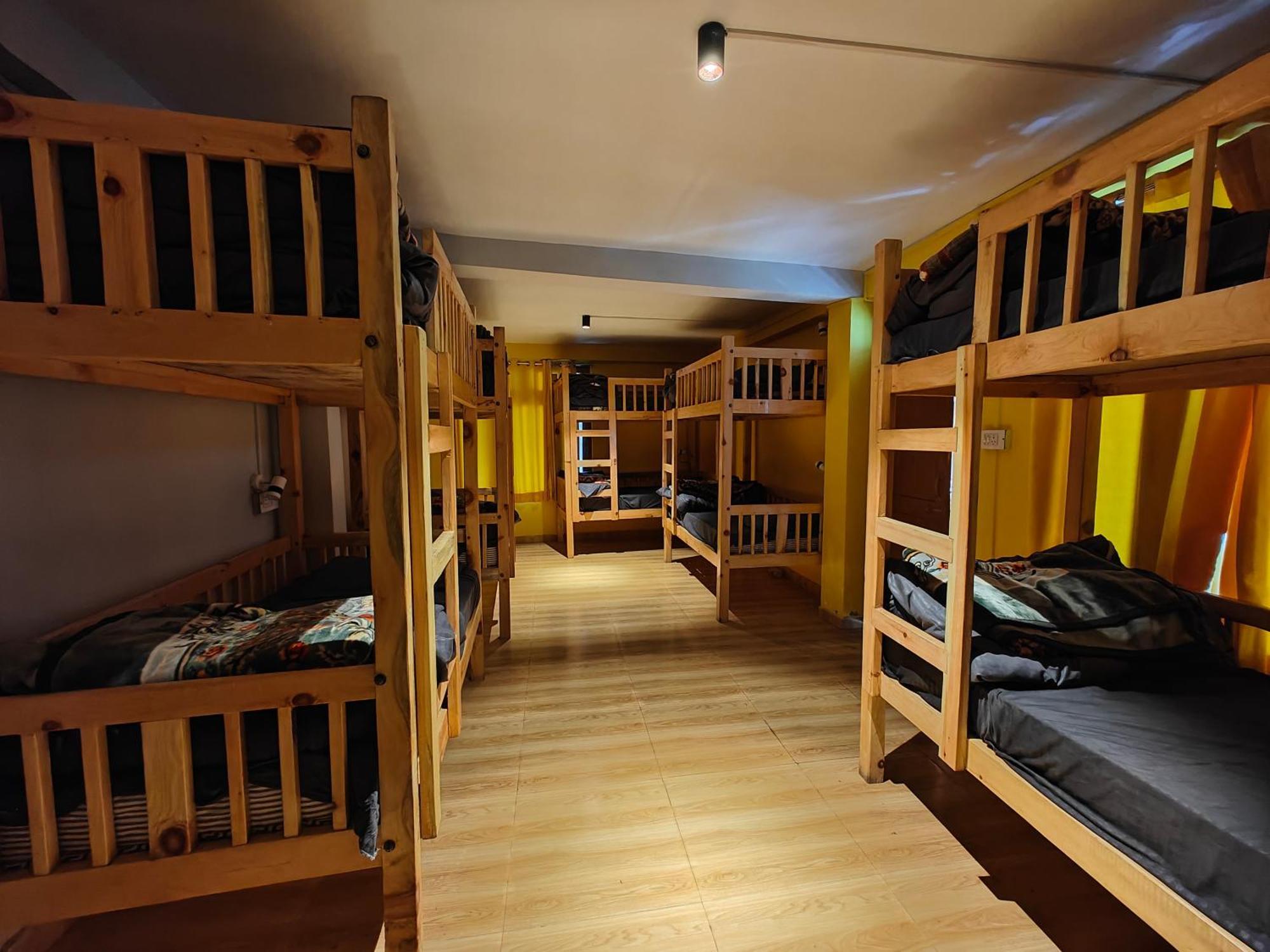 Whoopers Hostel Tosh Luaran gambar